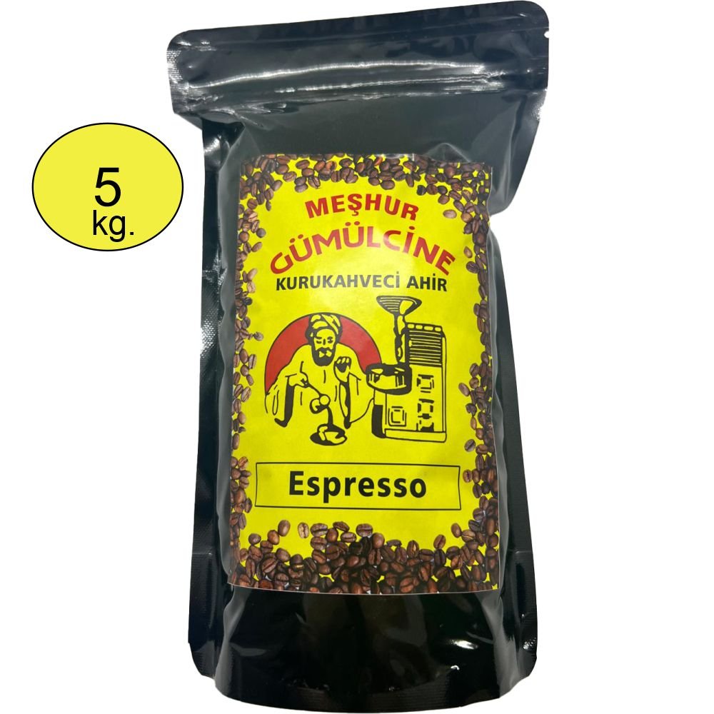 Bir kahve makinesinden, bardağa kusursuz bir crema ile akan yoğun kıvamlı Espresso Kahve.